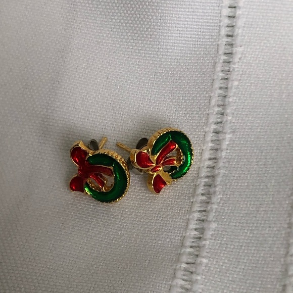 Vtg Red and Green Enamel Wreath Earrings - Picture 6 of 9